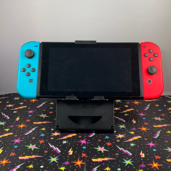 Insignia  - Compact Travel Stand for Nintendo Switch - Picture 5 of 8